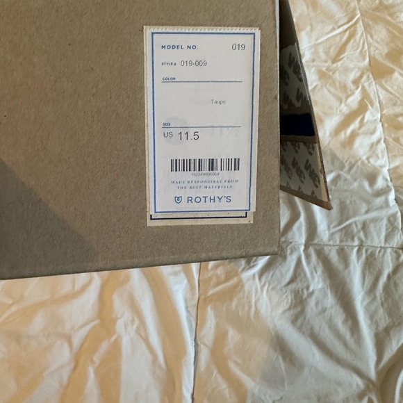 NWB Rothys Sandals - Picture 5 of 5